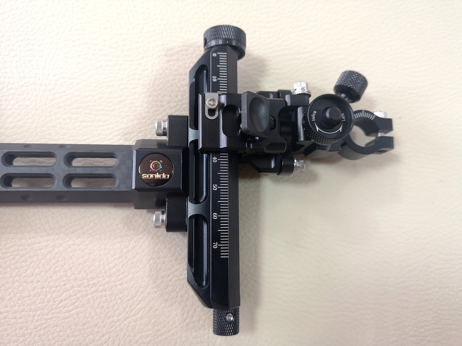 Спортивный прицел для блочного лука Sanlida Carbon X10 9" v2 Спортивный прицел для блочного лука Sanlida Carbon X10 9" v2